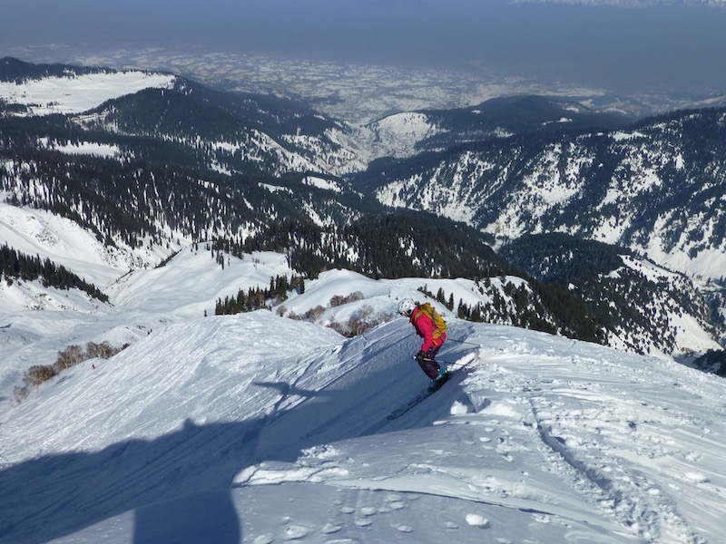 Annette sets off for an 1800m descent to Drung in the valley below.